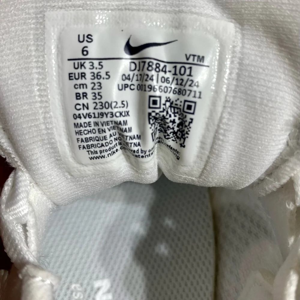NIKE Air Zoom Structure 25 White Pure Platinum Running Shoes Women’s Size 6